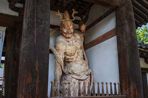 奈良 法隆寺 中門の金剛力士立像・阿形 photo