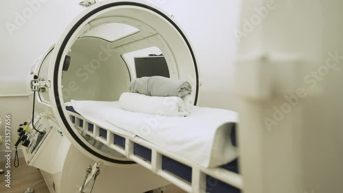 Medical hyperbaric single pressure chamber