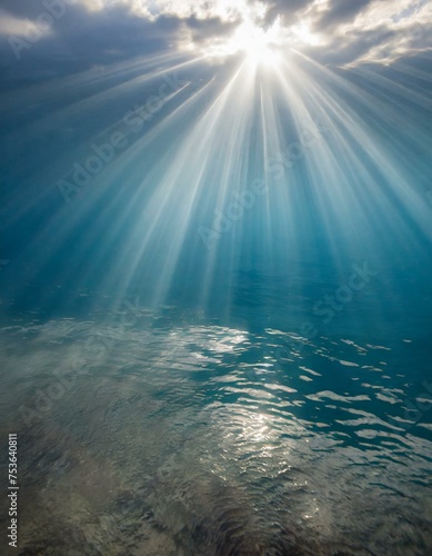 sun rays in the sea © 산적 유