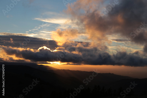 Obraz na płótnie dramatischer Sonnenuntergang im Schwarzwald, Schauinsland in der nähe von Hofsgr