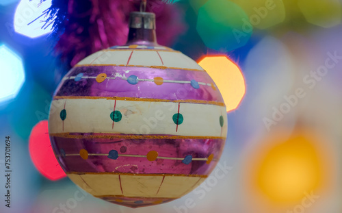 Szklana historyczna bombka choinkowa. Ręcznie malowana ozdoba świąteczna.Niezwykła, zabytkowa, ręcznie malowana szklana bombka choinkowa - dekoracja świąteczna.