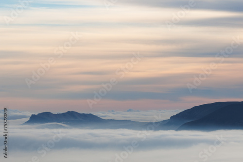 Bonito paisaje minimalista de amanecer con las montañas de la Safor desde el Alt de les pedreres de Alcoy, España photo