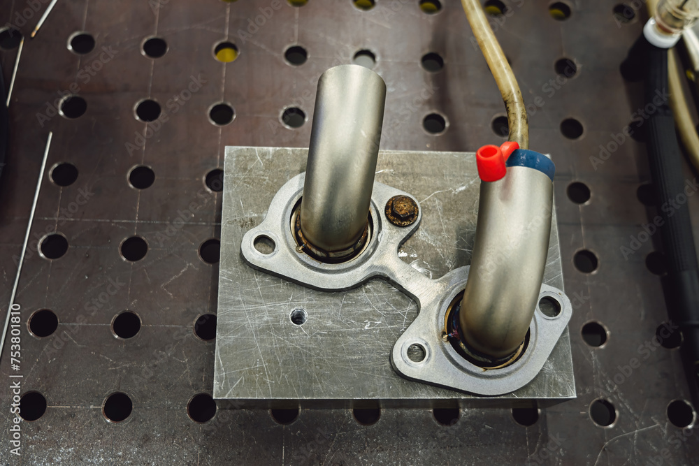 Welded production of external wastegate manifold from stainless steel