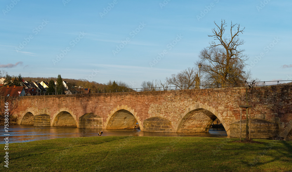 Alte Saalebrücke über die Fränkische Saale in Euerdorf, Landkreis Bad Kissingen, Unterfranken, Bayern, Franken, Deutschland