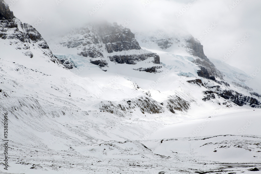 Obraz premium Views surounding the icefield parkway - Columbia icefield - Athabasca glacier - Alberta - Canada