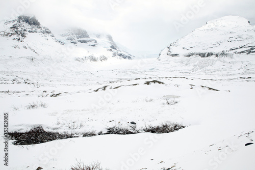 Views surounding the icefield parkway - Columbia icefield - Athabasca glacier - Alberta - Canada © Collpicto