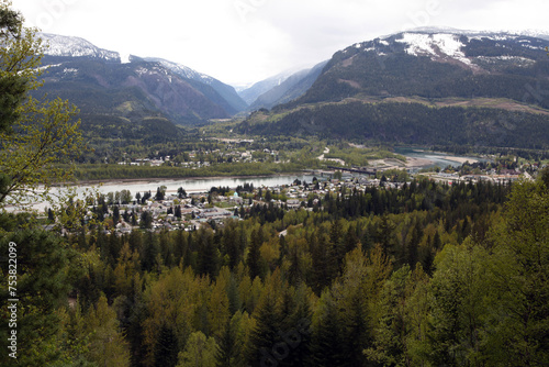 Obraz na płótnie Overview of Revelstoke - British Columbia - Canada w salonie