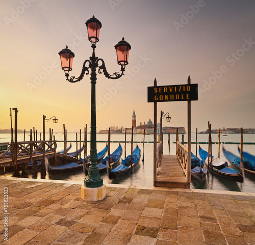 Italien, Venetien, Venedig, Markusplatz, Gondeln, San Giorio Maggiore, Lagune photo