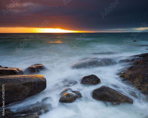 Norwegen, Nordland, Lofoten, Gimsoystraumen, Vestvagoya, Felsen