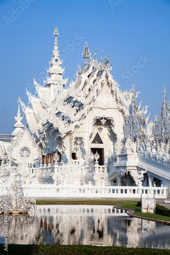 Φωτογραφία CHIANG RAI, THAILAND - FEBRUARY 2019: wat Rong Khun The famous White Temple in C