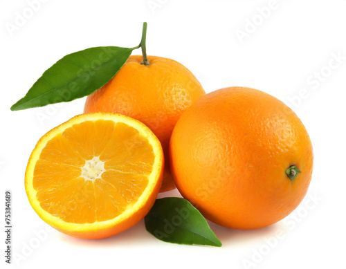 Orangen mit Blatt isoliert auf wei  en Hintergrund  Freisteller