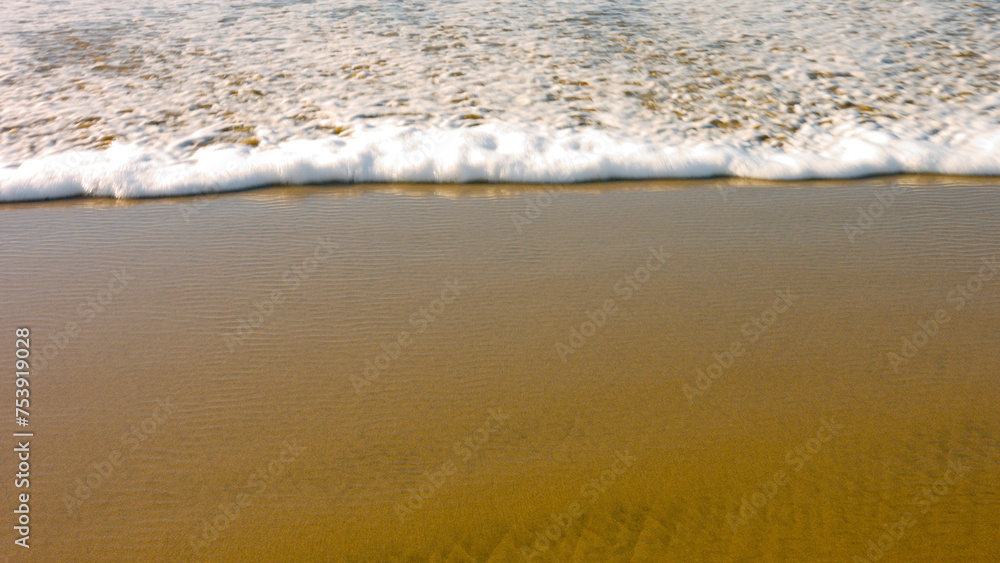 Coastal Beauty: 4K Ultra HD Image of Wave on Shallow Sandy Beach in the USA