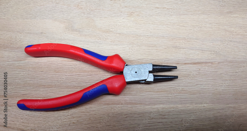 round nose jaws pliers 