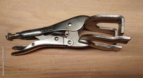 Photography locking welding clamp