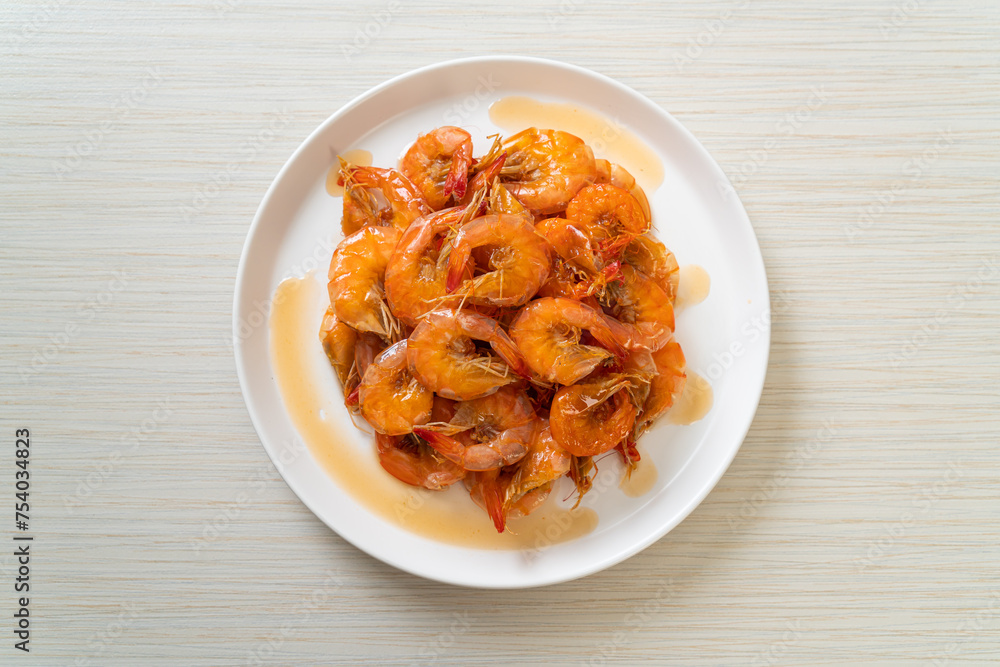 Sweet shrimps is Thai dish which cooks with fish sauce and sugar Sweet shrimps is Thai dish which cooks with fish sauce and sugar