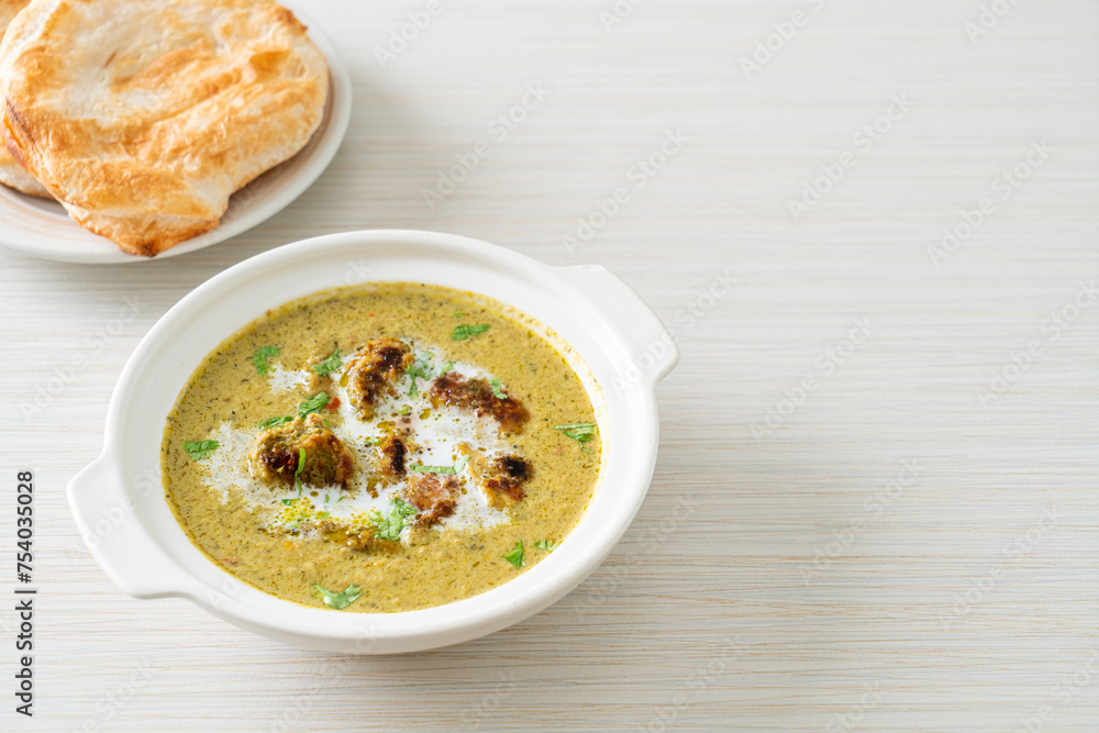 Afghani chicken in green masala curry or Hariyali tikka chicken hara masala with roti or naan bread Afghani chicken in green masala curry or Hariyali tikka chicken hara masala with roti or naan bread