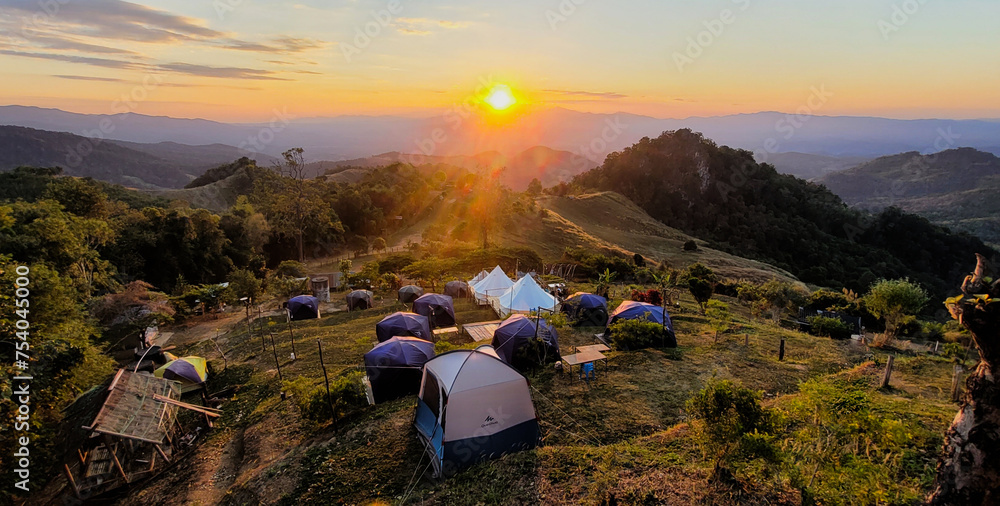 Camping area on top of the mountain - obrazy, fototapety, plakaty 