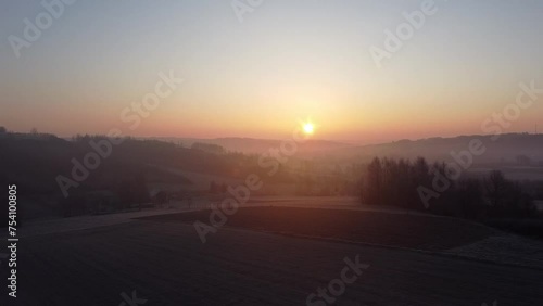 Wallpaper Mural Wschód słońca w mroźny dzień nad polami uprawnymi w górach Torontodigital.ca