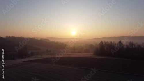 Wallpaper Mural Wschód słońca w mroźny dzień nad polami uprawnymi w górach Torontodigital.ca