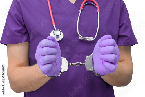 Lekarz aresztowany, dłonie w policyjnych kajdankach z bliska