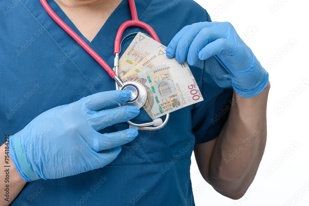 Doktor wkłada pieniądze do kieszeni, z bliska, lekarz trzyma banknoty - obrazy, fototapety, plakaty 
