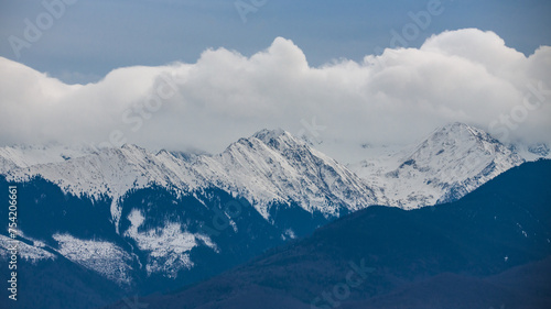 Obraz na płótnie Scenic landscape of Fagaras mountains in the Romanian Carpathians w salonie