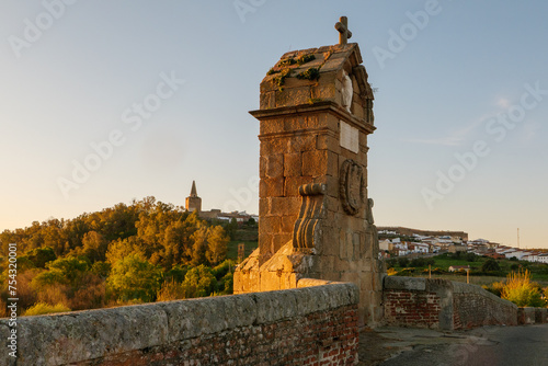 Fotografie Puente de Manrique de Lara Brücke bei Galisteo am Fluss Jerte,1546 vom Grafen von Osorno erbaut