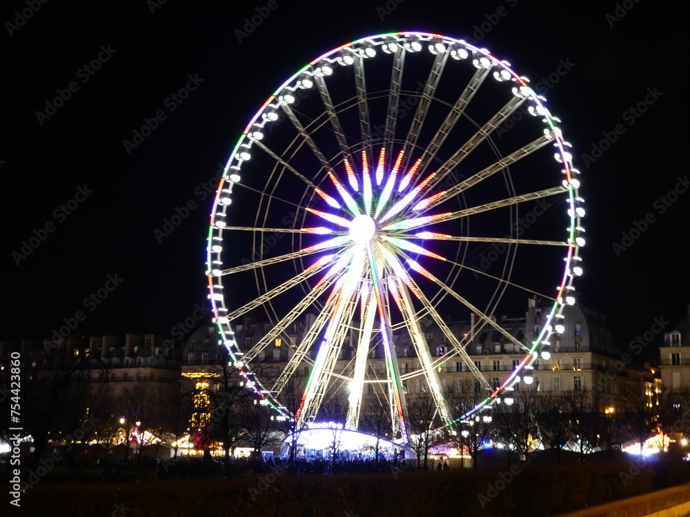 Grande roue lumlneuse de nuit