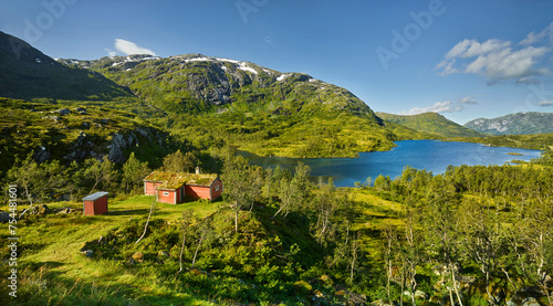 Hütte am Holmevatnet, Storefjellet, Gaularfjellet, Vestland, Norwegen photo