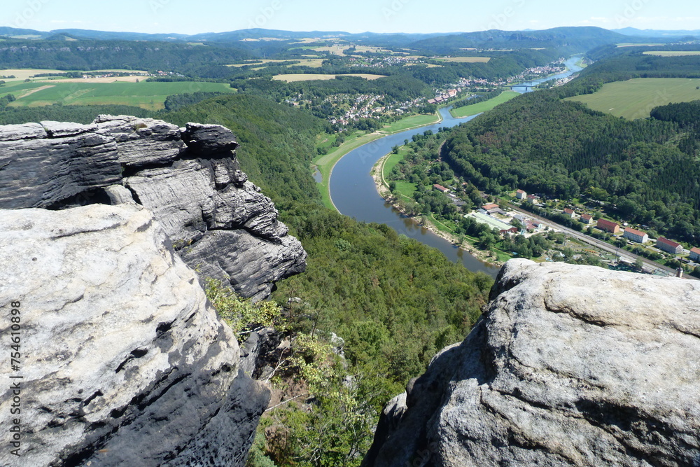 Blick auf die Elbe vom Lilienstein in der Sächsischen Schweiz in Sachsen Blick auf die Elbe vom Lilienstein in der Sächsischen Schweiz in Sachsen