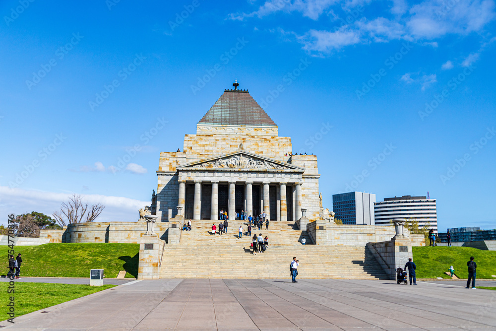 Obraz premium Solemn Tribute at Melbourne’s Shrine of Remembrance, Australia