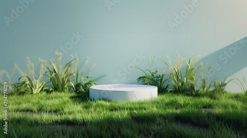 Mise en scène minimaliste : Un podium en béton brut sur fond de verdure rase photo