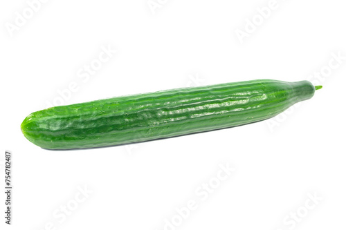 Swieży zielony długi ogórek szklarniowy na białym tle