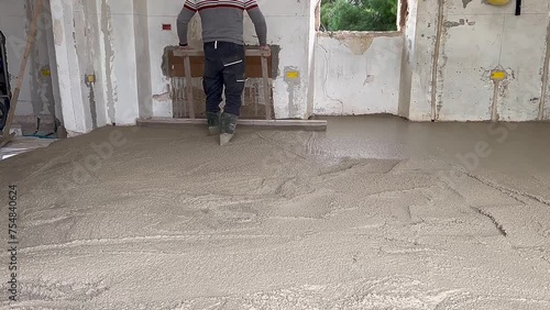 Arrangement of hand casting of sand and cement for a screed 6 photo