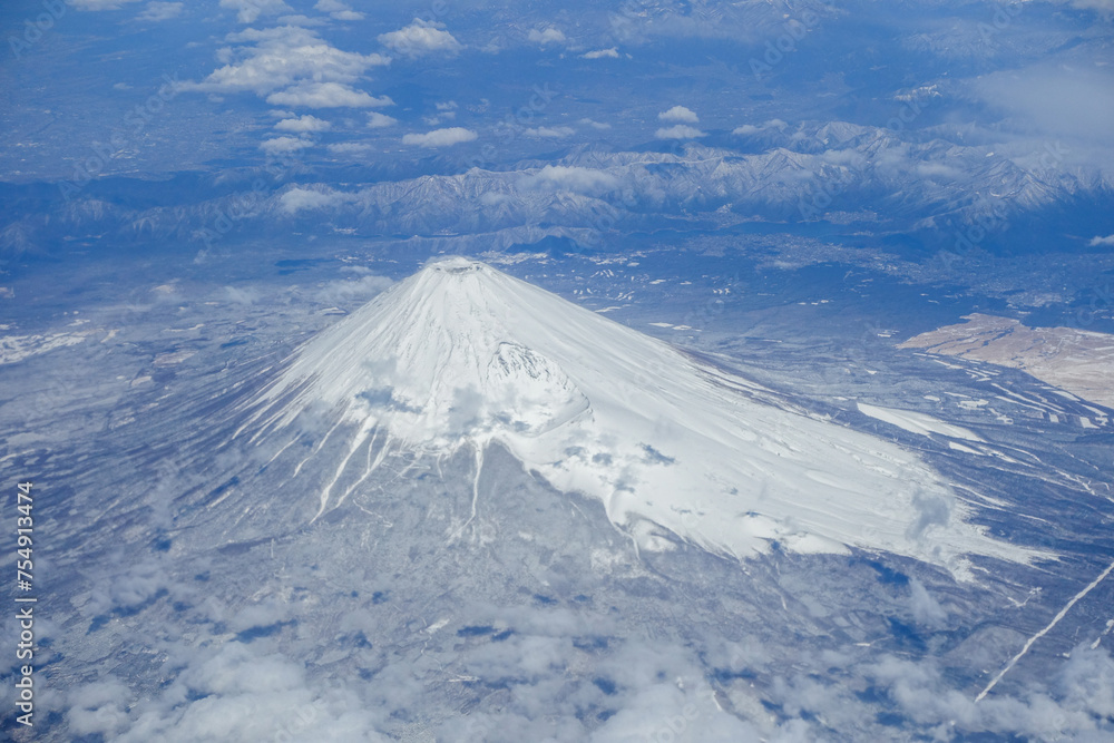 上空から見る冬の富士山