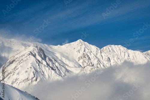 八方尾根スキー場から北アルプスを望む  © 泰彦 吉村