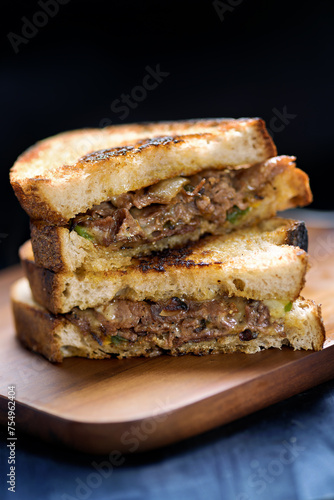 Obraz na płótnie steak sandwich w salonie