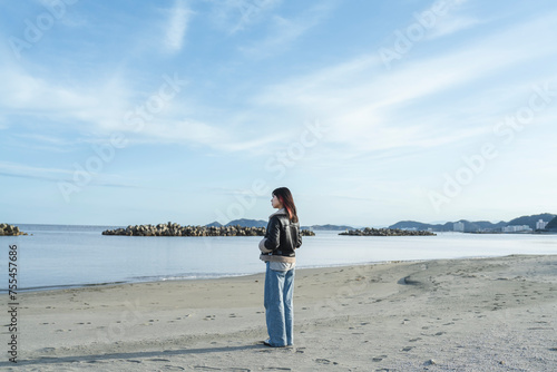 海を旅する女性