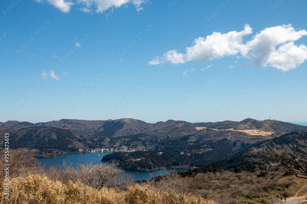 晴天の山と湖 晴天の山と湖