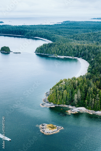 Obraz na płótnie Aerial of Tofino inlet with islands w salonie