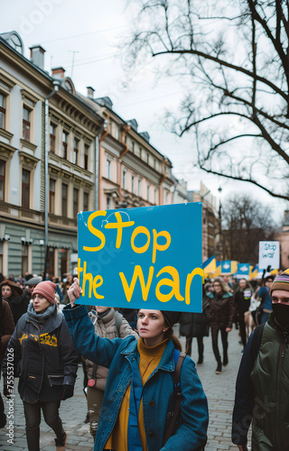 Protesta di persone in gruppo contro la guerra in ucraina photo