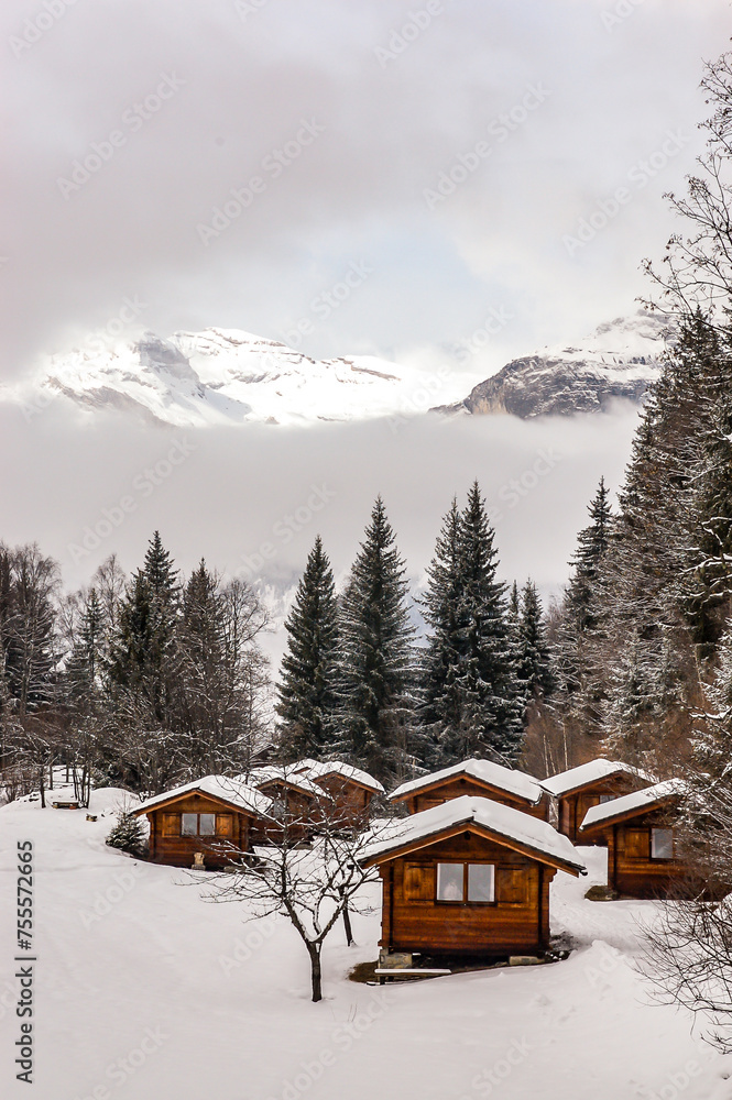 Paysage enneigé et chalets, La Flatière, Les Houches, Haute-Savoie, France Paysage enneigé et chalets, La Flatière, Les Houches, Haute-Savoie, France