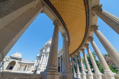 Photos semicircular colonnade leading to palace Longchamp