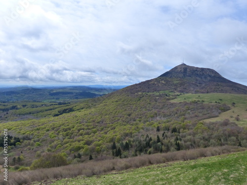 Paysage de volcans en Auvergne