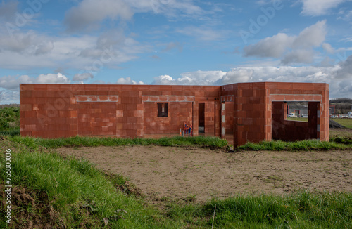Maison en construction brique rouge