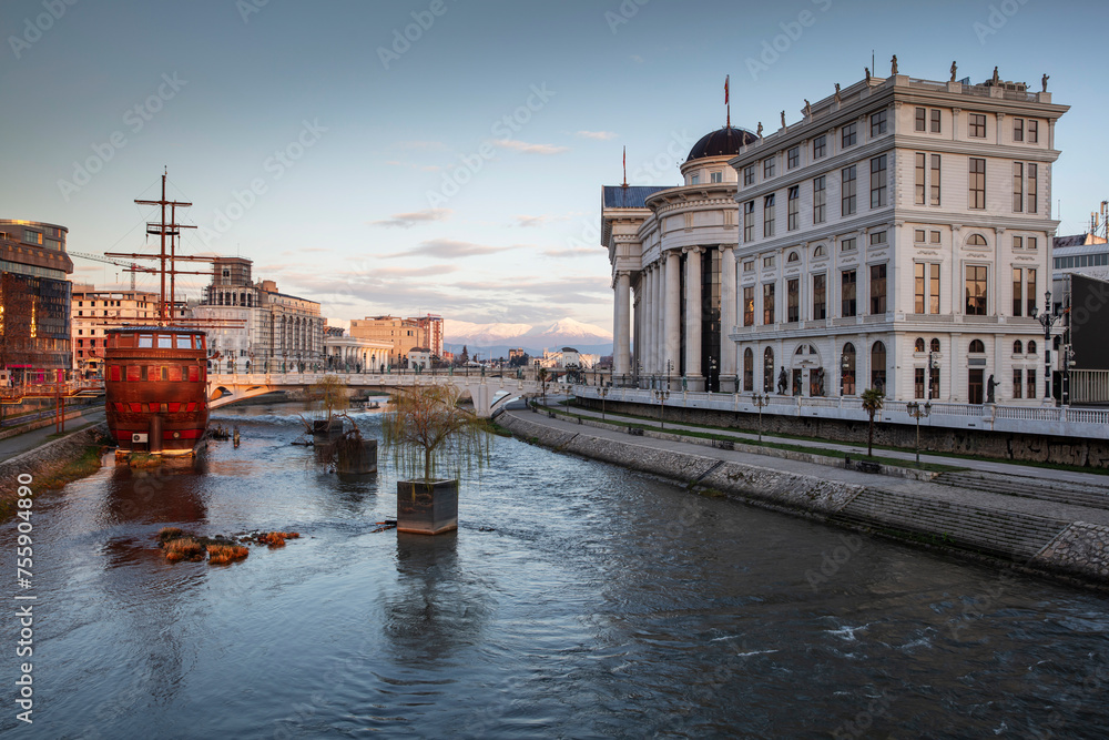 Obraz premium Archaeological Museum of Macedonia and Bridge of the Civilizations in downtown of Skopje