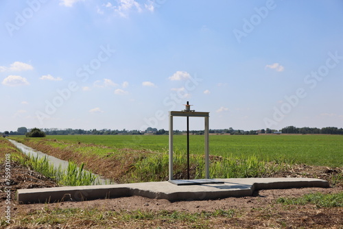 Stauanlage am Graben