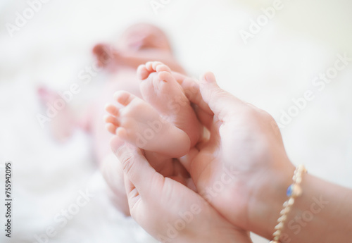 BABY FAMİLY HAND NEWBORN BABY HAND NEWBORN
FAMILY
LIFE
BIRTH
YOUR PARENT
TO TOUCH
FOOT
GIVE BIRTH
FIRST DAY