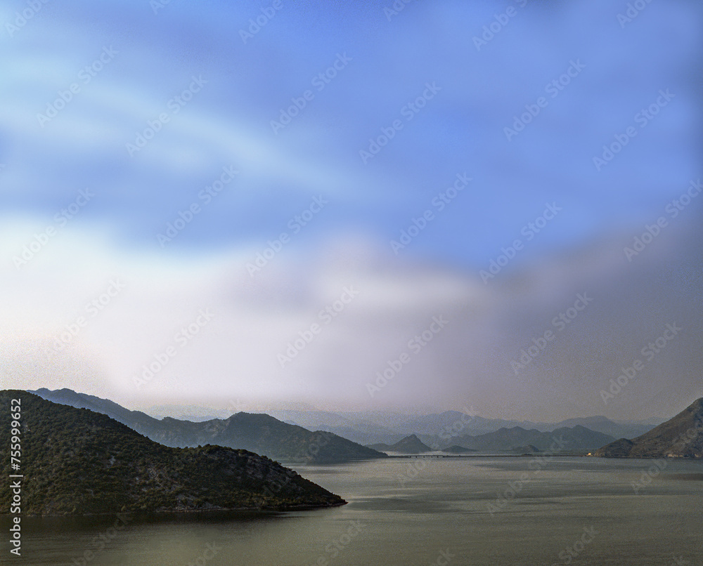 Fototapeta premium lake and mountains