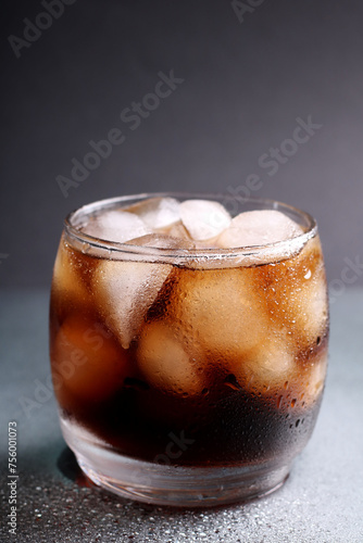 whiskey, drink, droplet, soda, liquid, refreshing, ice, photo, cool, glass, cold, wet, photography, beverage, bar, ice cube, cocktail, freshness